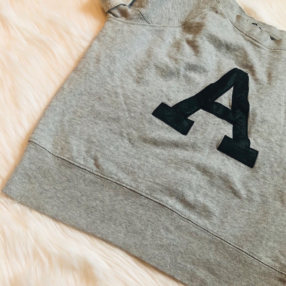 A initialed sweatshirt - Picture 8 of 8